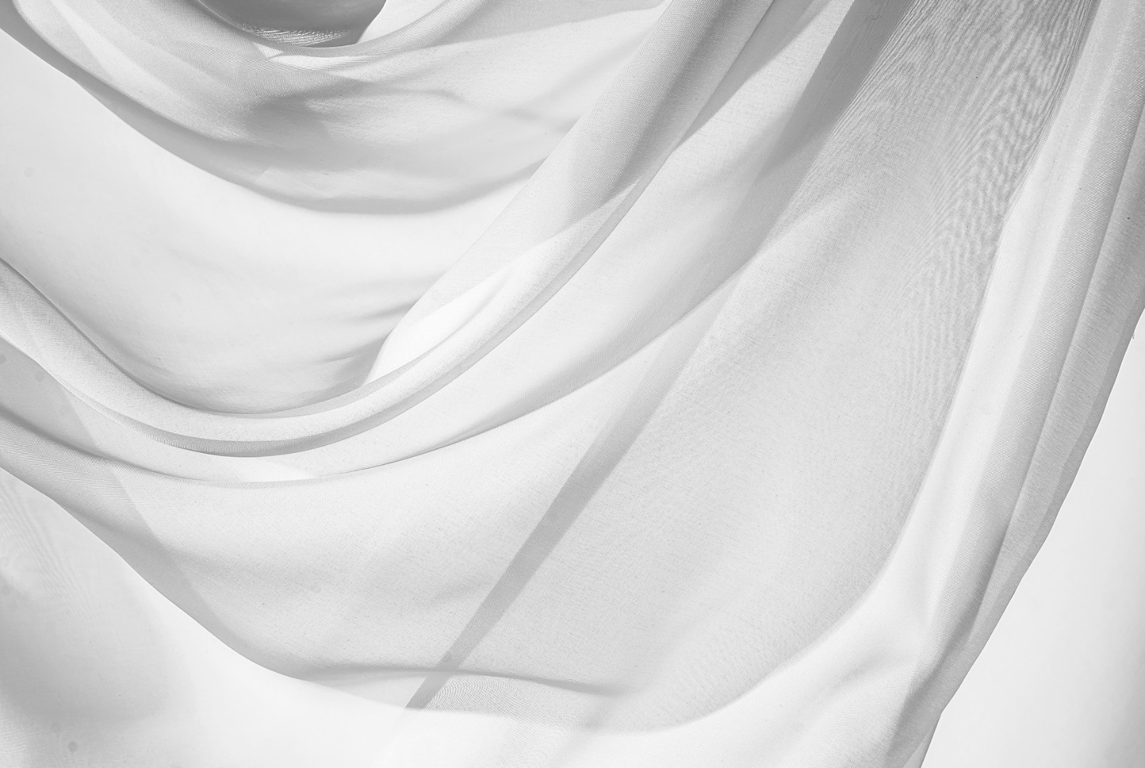 Белая ткань драпировка