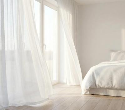 Срок службы тканей для штор варьируется от 3 до 50 лет. Такой разброс объясняется составом полотна, условиями в комнате и качеством ухода.