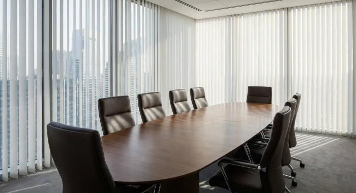 Офисные шторы: как выбрать текстиль под задачи бизнеса