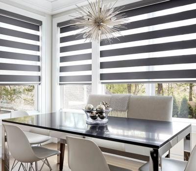 Ткань для рулонных штор определяет срок службы конструкции, удобство эксплуатации и степень защиты от солнца. В отличие от классических портьер, рулонные системы предъявляют особые требования к материалу. 